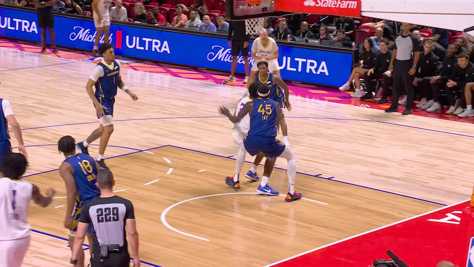 Golden State Warriors and Los Angeles Lakers players during a Western Conference game