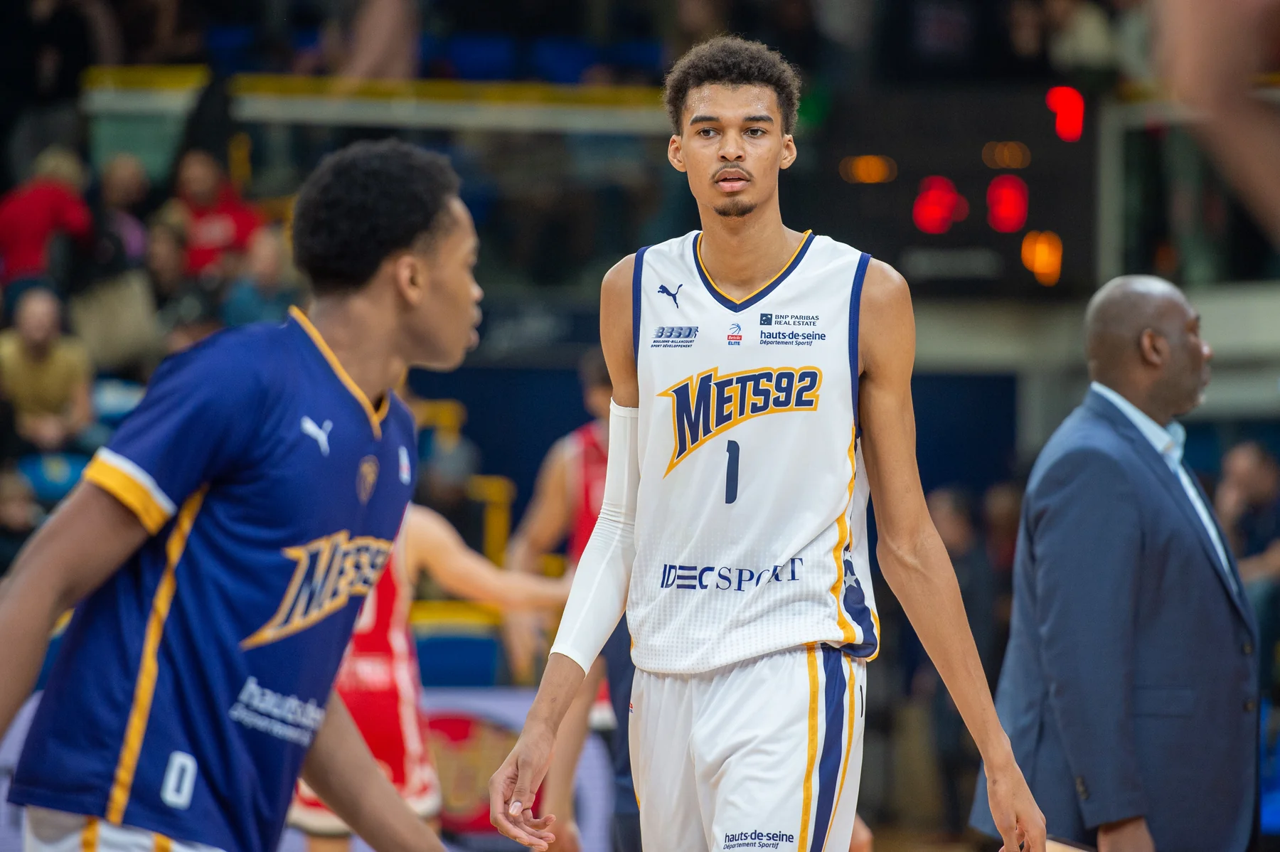 Victor Wembanyama competing in a professional basketball game in France