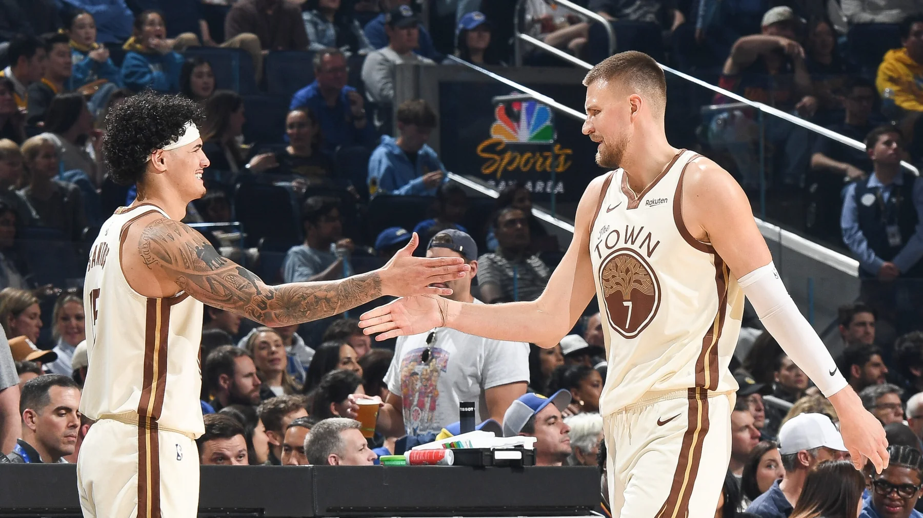 Kristaps Porzingis playing for the Golden State Warriors